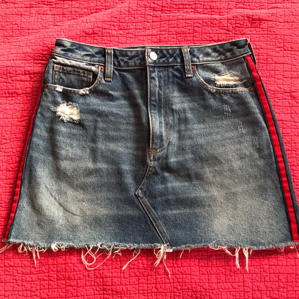 ABERCROMBIE & FITCH 🌟 Distressed Jean Skirt, Ribbon details